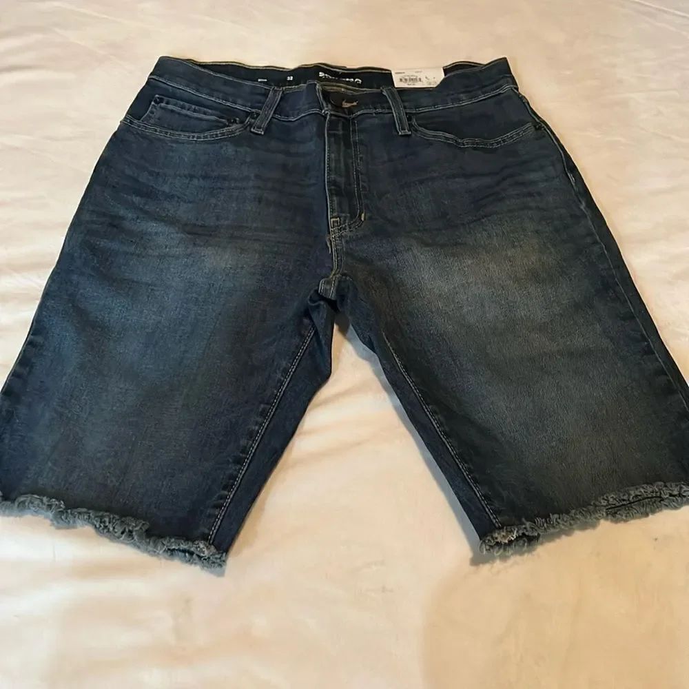 Sonoma Men’s Jean Shorts size 32 Slim Blue Denim Fringe Hem 5 Pockets Med Wash